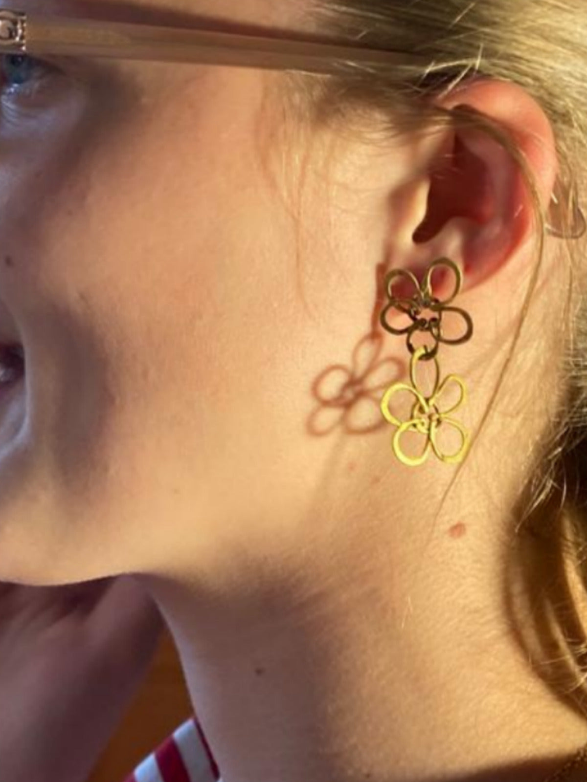 Boucles d'oreille JE T'AIME UN PEU BEAUCOUP - deux pâquerettes