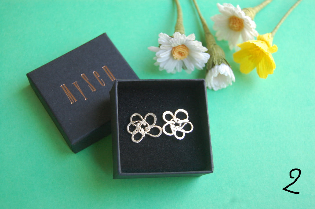 Boucles d'oreille JE T'AIME UN PEU BEAUCOUP - pâquerettes