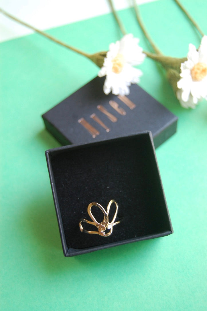 Boucles d'oreille JE T'AIME UN PEU BEAUCOUP - autour du doigt