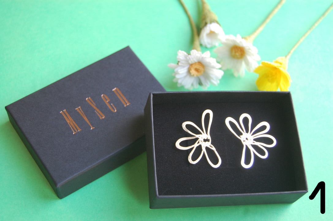 Boucles d'oreille JE T'AIME UN PEU BEAUCOUP - marguerites
