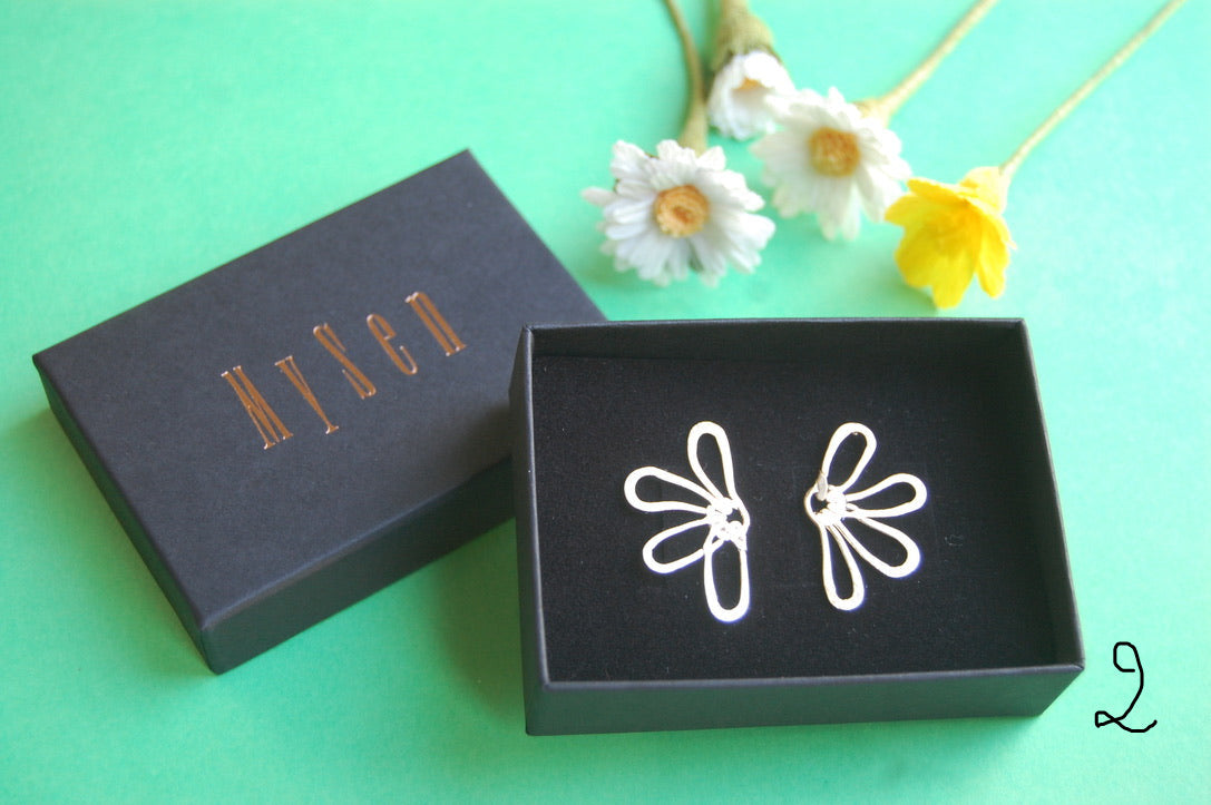 Boucles d'oreille JE T'AIME UN PEU BEAUCOUP - marguerites