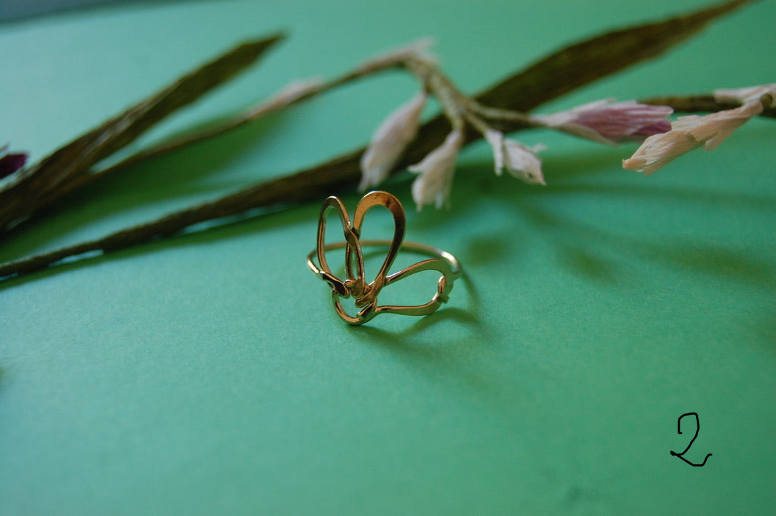 Boucles d'oreille JE T'AIME UN PEU BEAUCOUP - autour du doigt