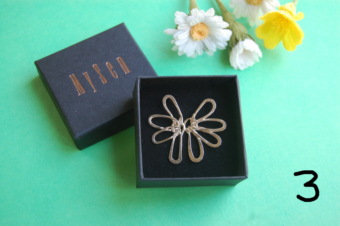 Boucles d'oreille JE T'AIME UN PEU BEAUCOUP - marguerites