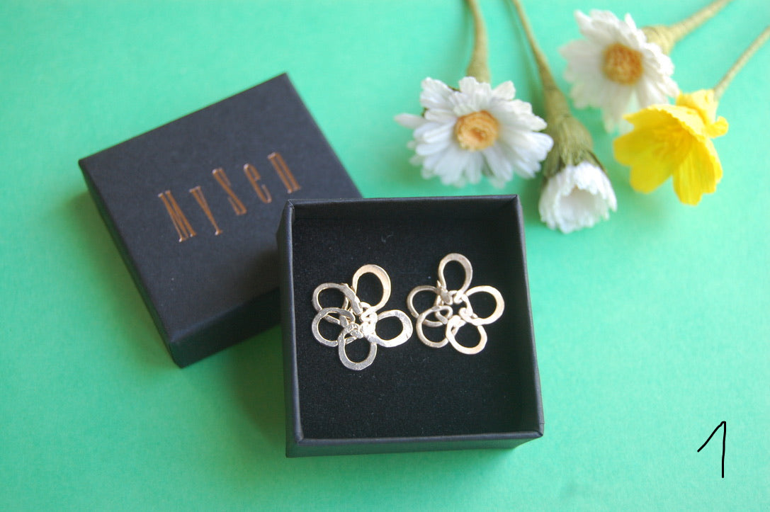 Boucles d'oreille JE T'AIME UN PEU BEAUCOUP - pâquerettes