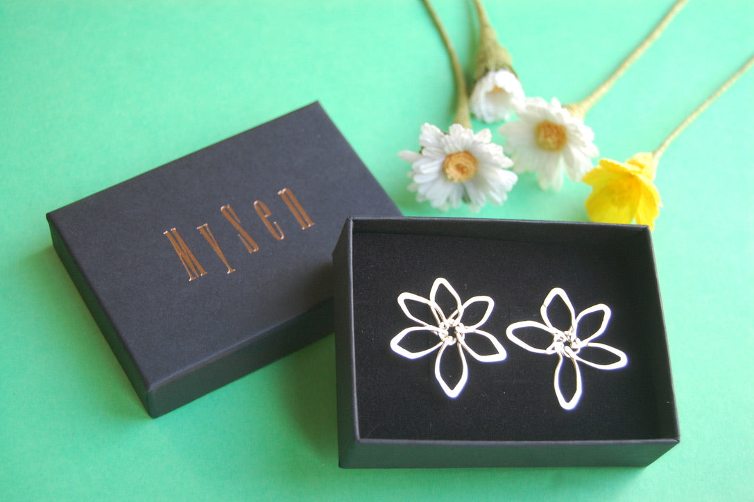 Boucles d'oreille JE T'AIME UN PEU BEAUCOUP - marguerite