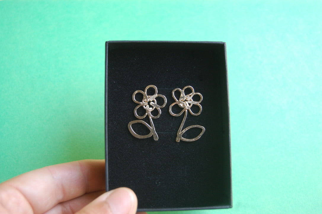 Boucles d'oreille JE T'AIME UN PEU BEAUCOUP - fleurs d'enfants
