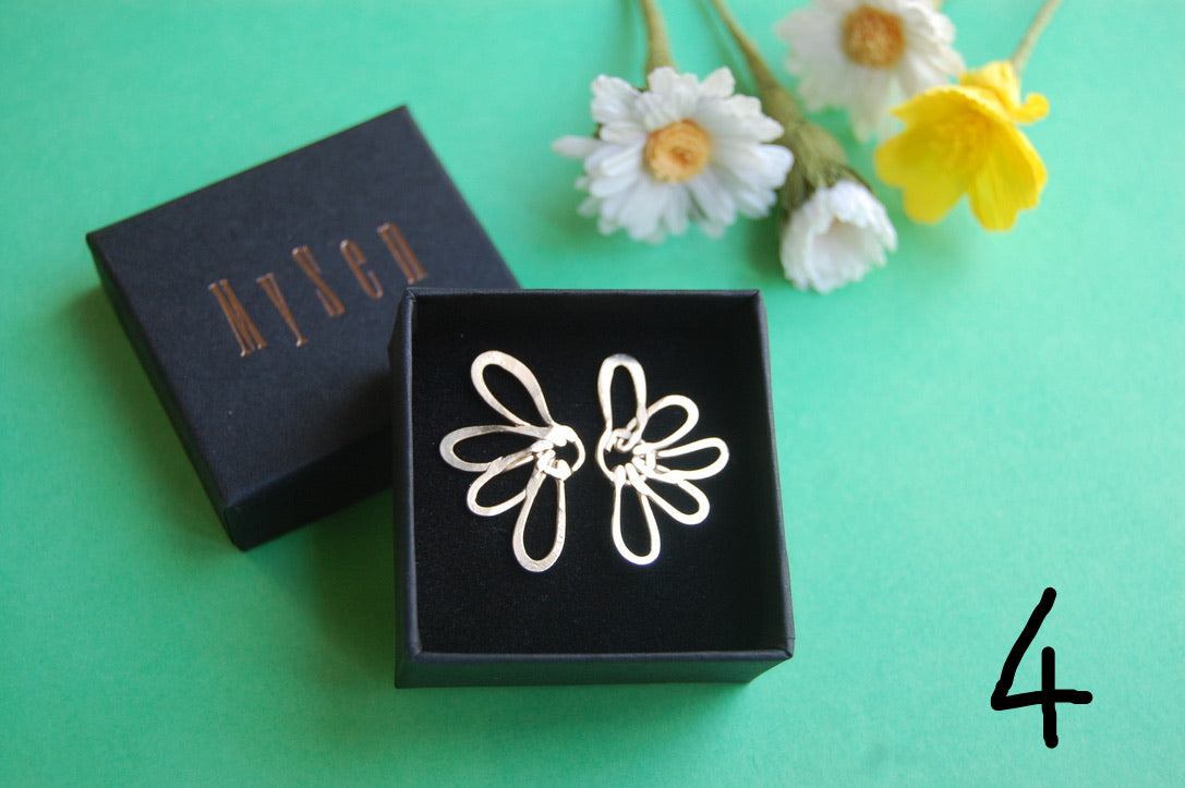 Boucles d'oreille JE T'AIME UN PEU BEAUCOUP - marguerites